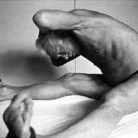 joseph-pilates-alongando
